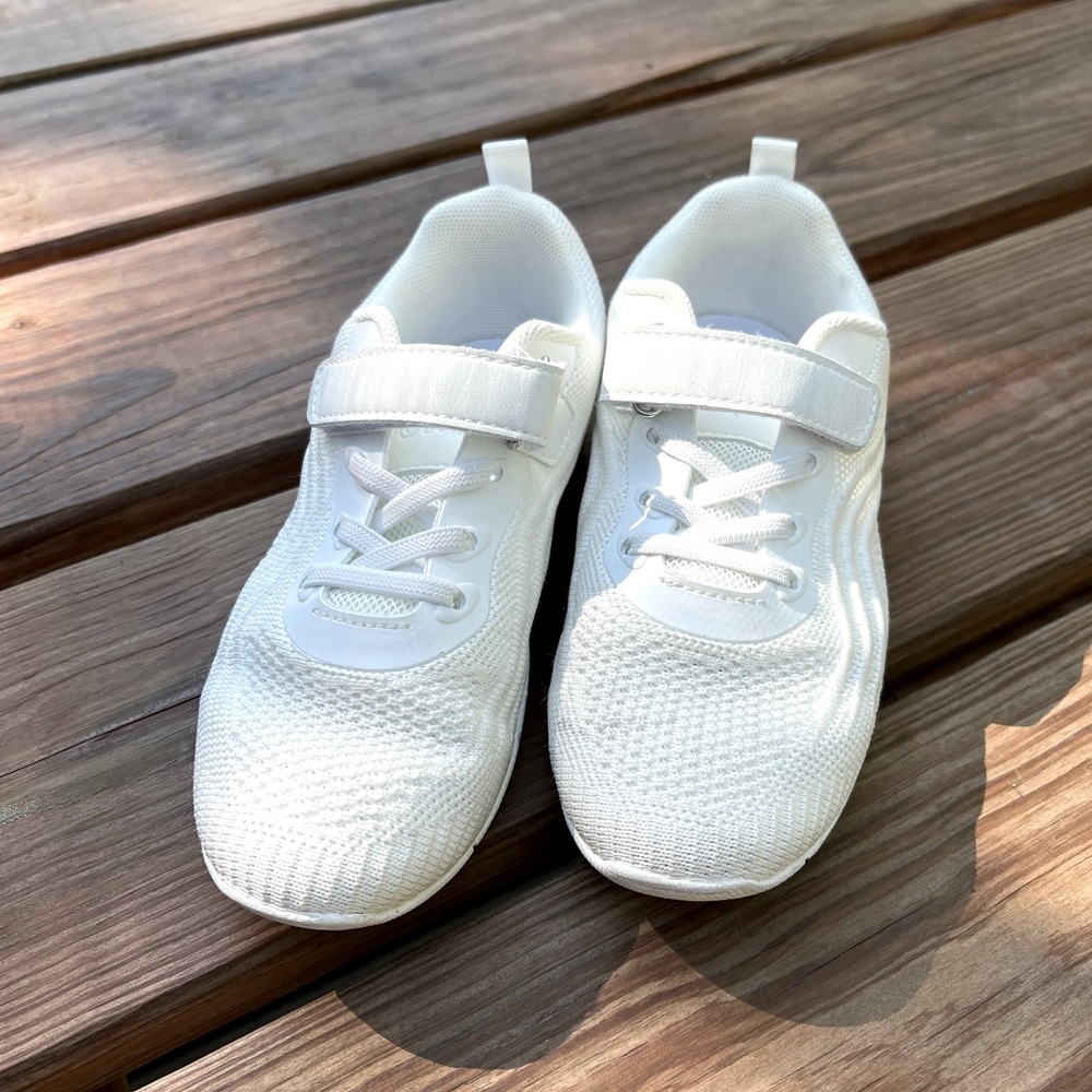 White, girls cheer/cheerleading shoe, size 13.